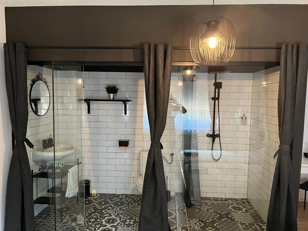 4 Stars Rooms Near Airport Scitarjevo Bagian luar foto